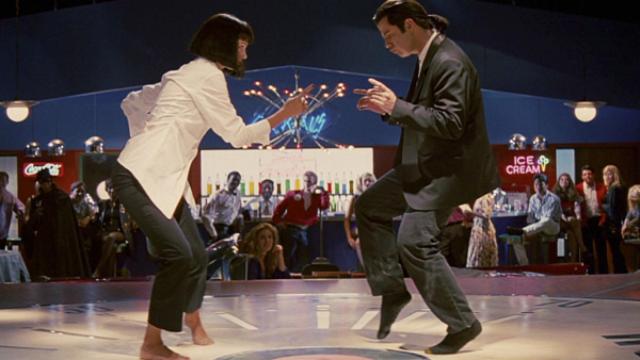 Uma Thurman y John Travolta moviendo el esqueleto en una escena de 'Pulp fiction'.