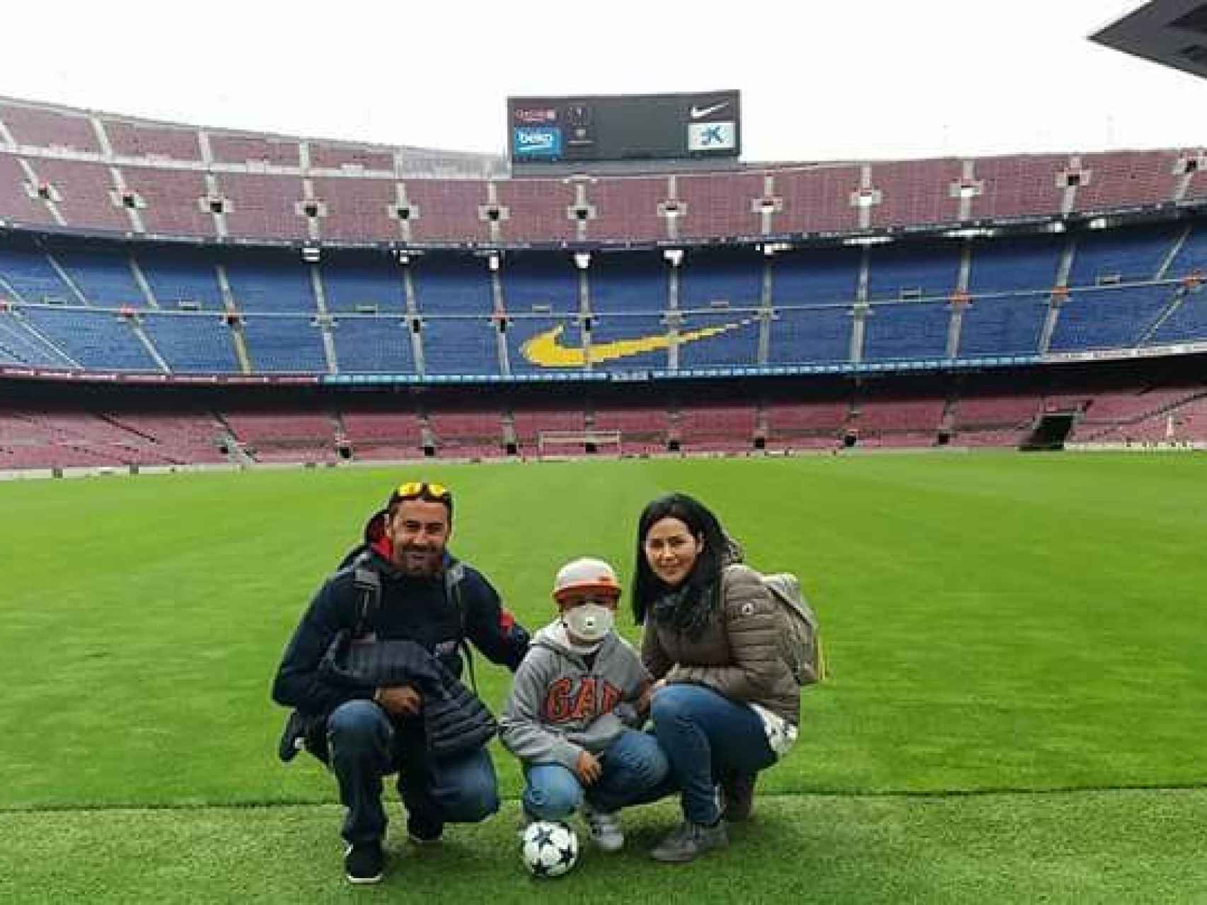 El pasado sábado Joan estuvo de visita en el Camp Nou. Ya conocía la buena noticia de que le habían encontrado un donante.