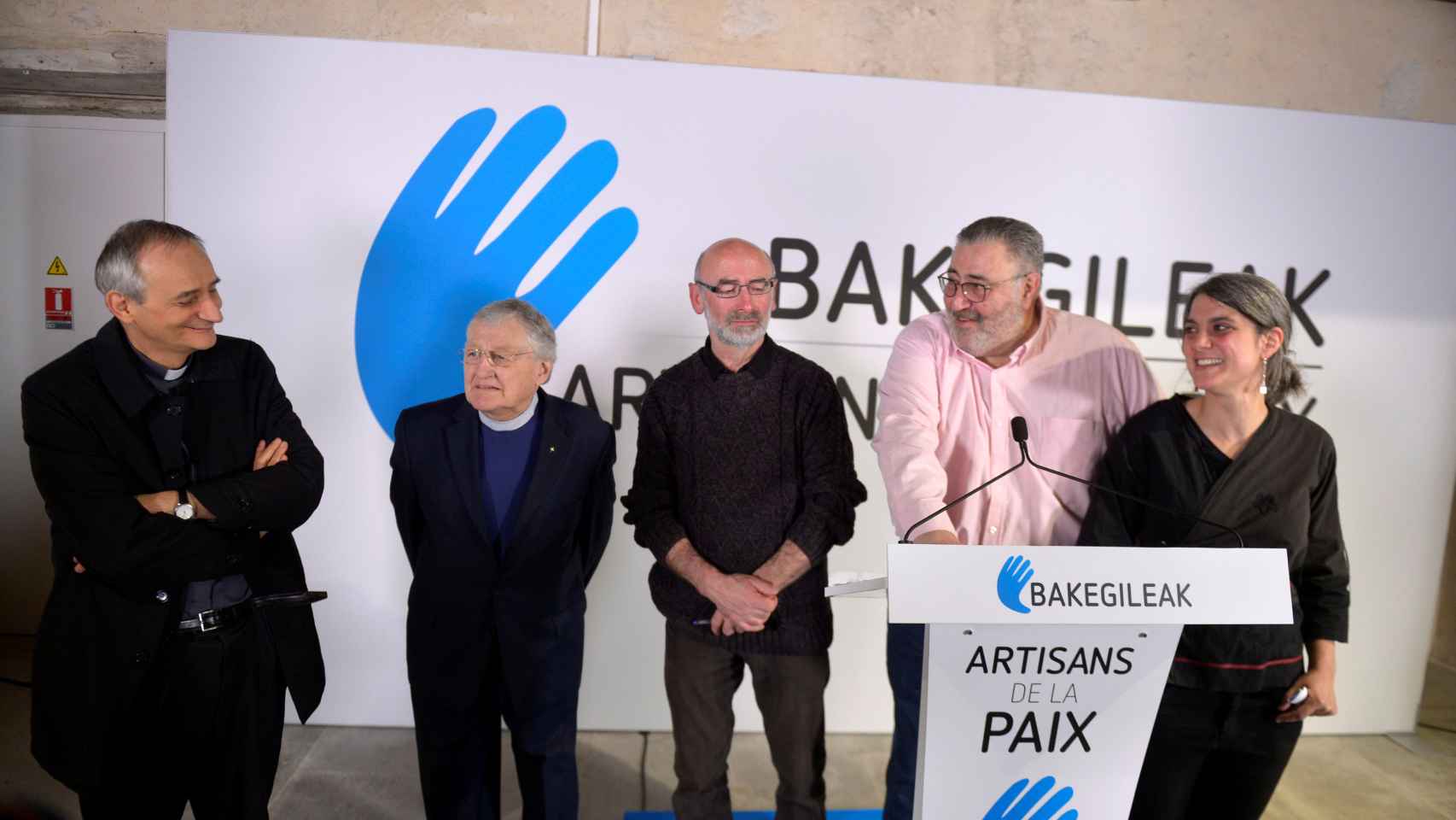Los artesanos de la paz, Matteo Zuppi, Harold Good, Mixel Berrokohrigan, Michel Tubiana y Araiz Funesas.