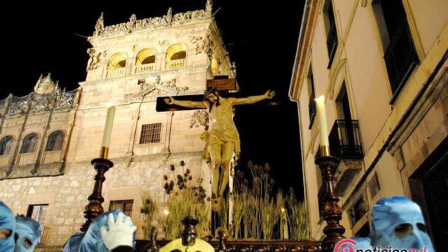 El Cristo de los Doctrinos a su paso por el Palacio de Monterrey