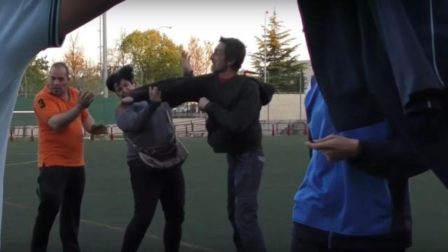 Pelea en el fútbol base.