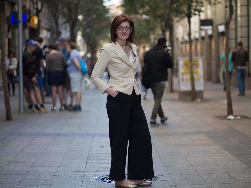 Maite Pagazaurtundúa en una calle de Madrid.