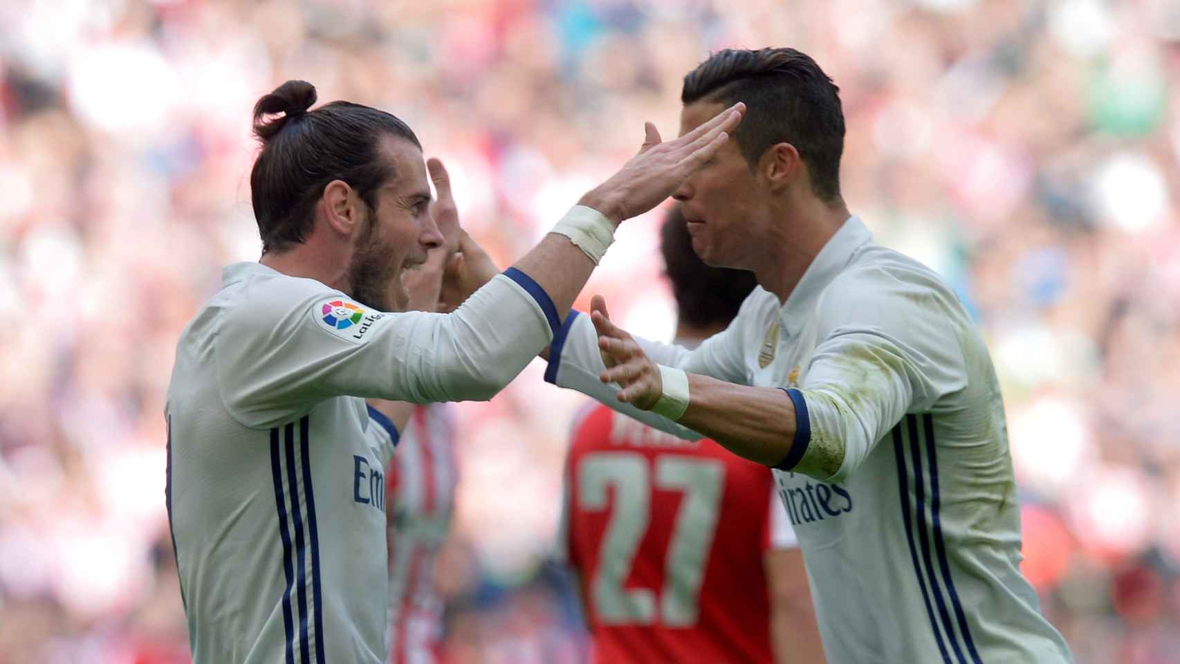 Gareth Bale y Cristiano Ronaldo celebran un gol con el Real Madrid.