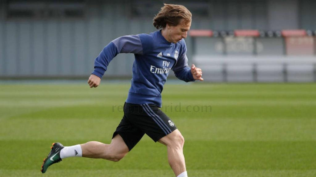 Modric realizando los ejercicios de entrenamiento