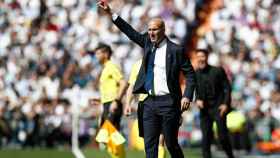 Zidane manda órdenes desde el banquillo