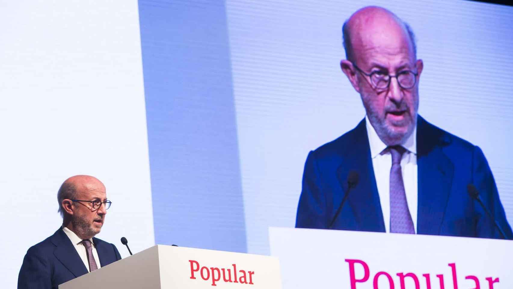 El presidente del Banco Popular, Emilio Saracho, se dirige a los accionistas en la junta.