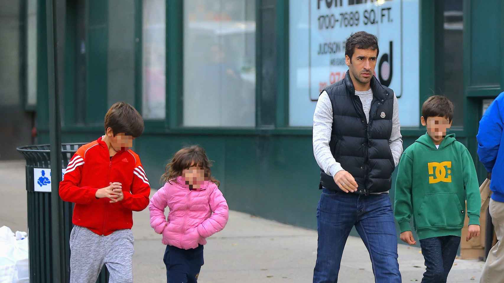 Raúl pasea con sus hijos por Nueva York, 2015. Gtres.