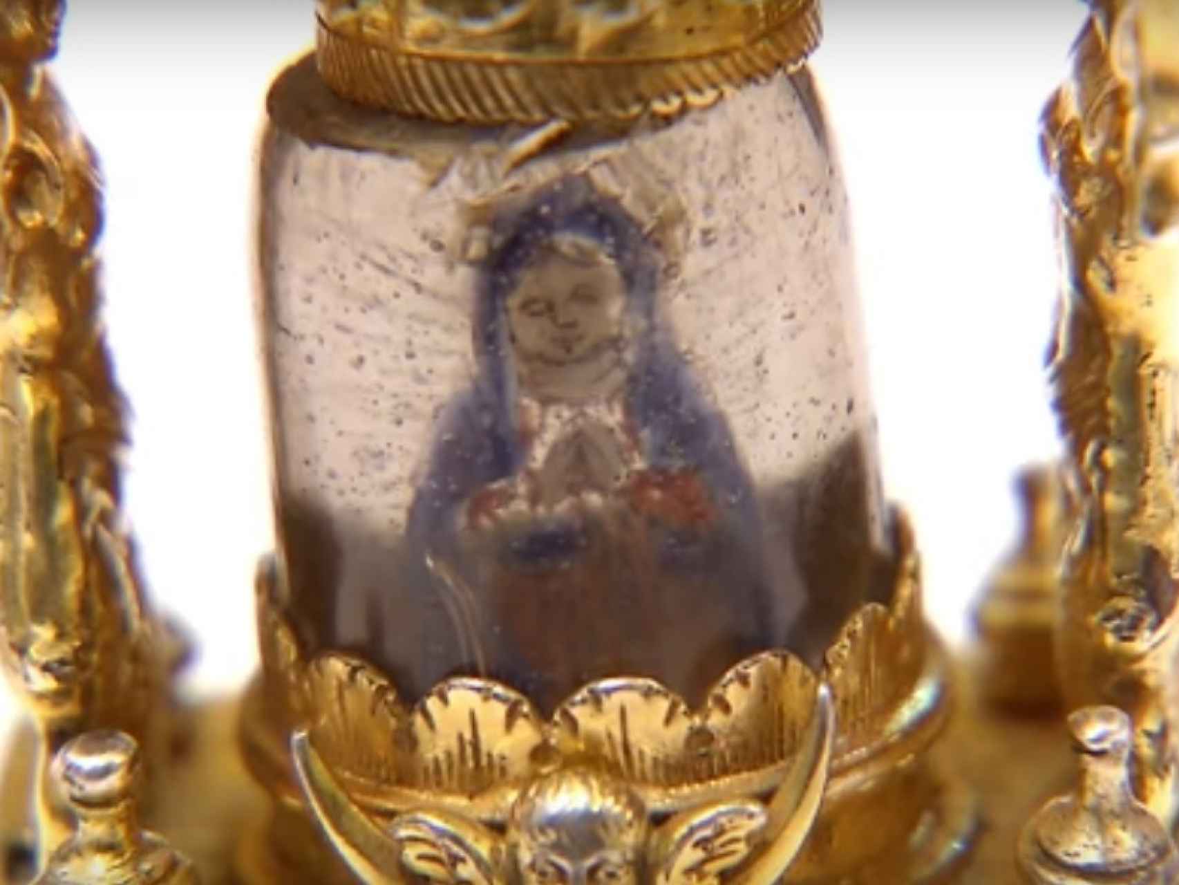 La Virgen de Cristal es la segunda más pequeña del mundo. Se encuentra en paradero desconocido.