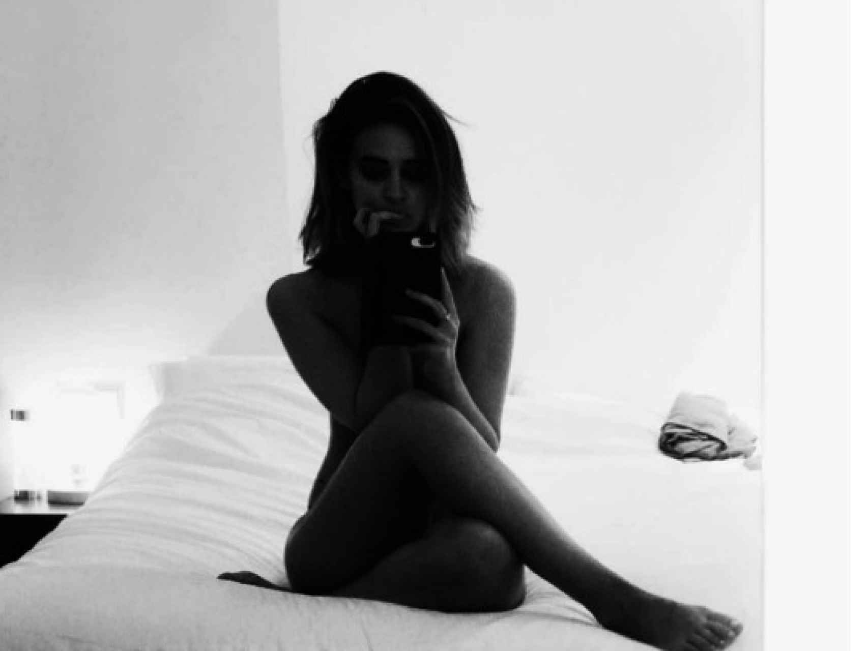 La modelo posa desnuda en su Instagram.