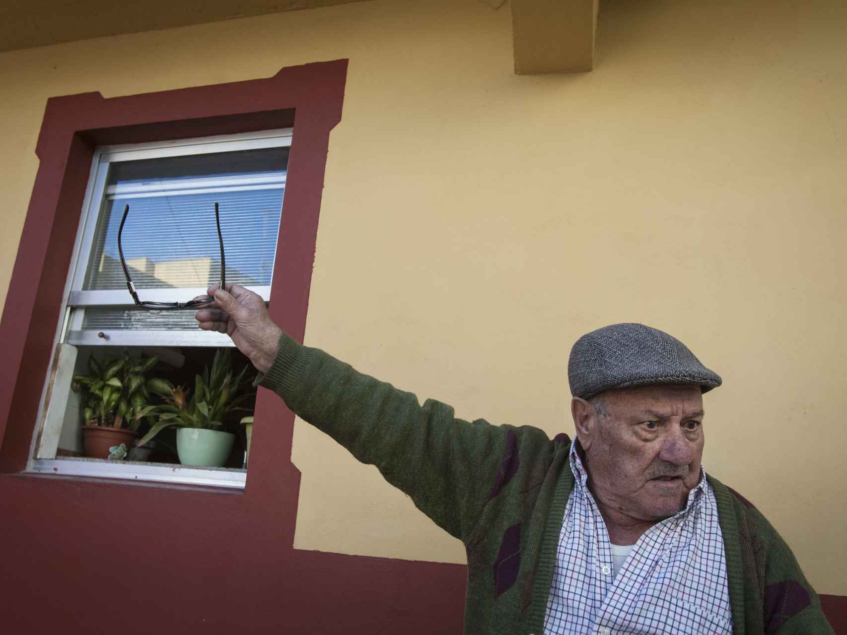 Manuel Fraga Fernández, de 87 años, es un marinero jubilado al que le gustaría ser enterrado en el cementerio de Finisterre.