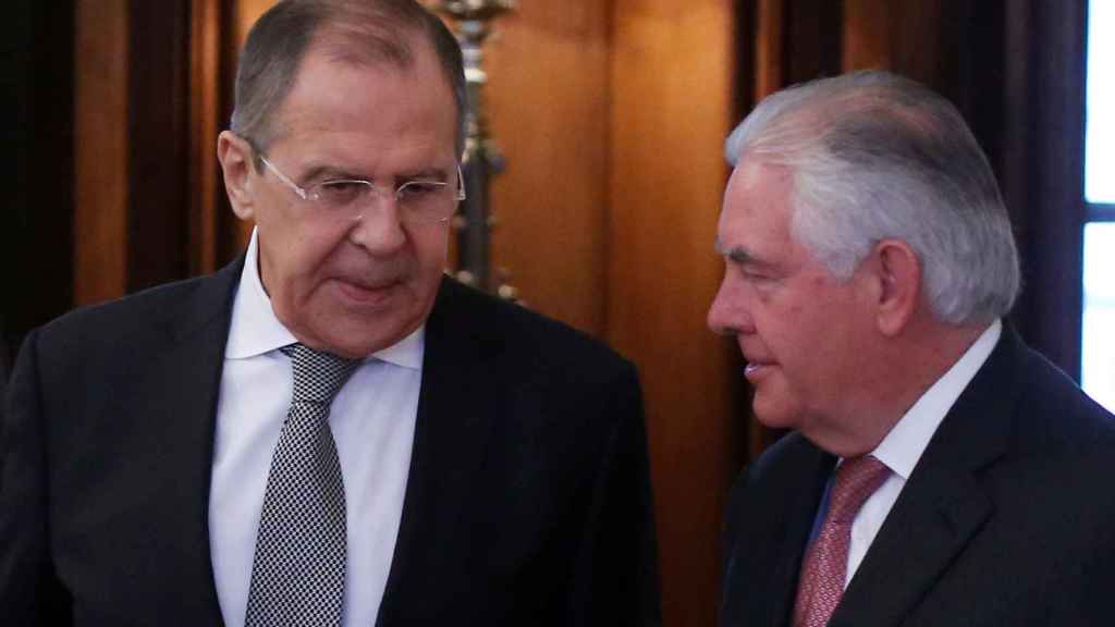 El ministro de Exteriores ruso, Sergei Lavrov, junto al secretario de Estado Rex Tillerson.