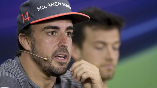 Fernando Alonso en la rueda de prensa en Bahrein.