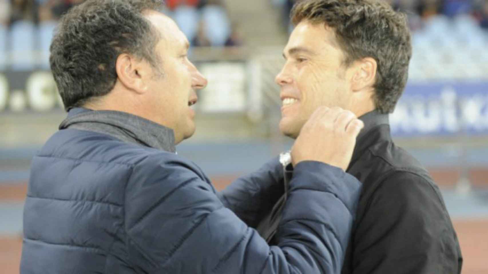 Rubí saludando a Eusebio Sacristán. Foto: sportingdegijon.com