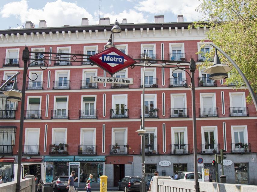 La plaza de Tirso, con el 14 al fondo.