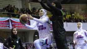 Imagen del partido para la historia del deporte femenino iraní.