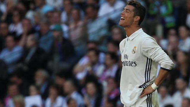 Cristiano Ronaldo se lamenta tras fallar una ocasión.