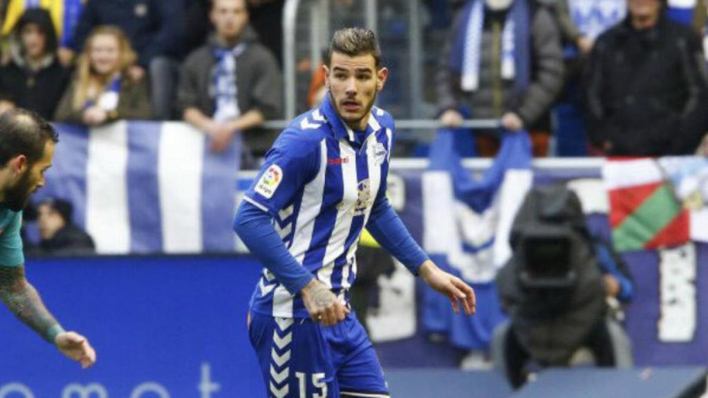 Theo Hernández, en un partido con el Alavés. Foto. Twitter: (@theo3_Theo)