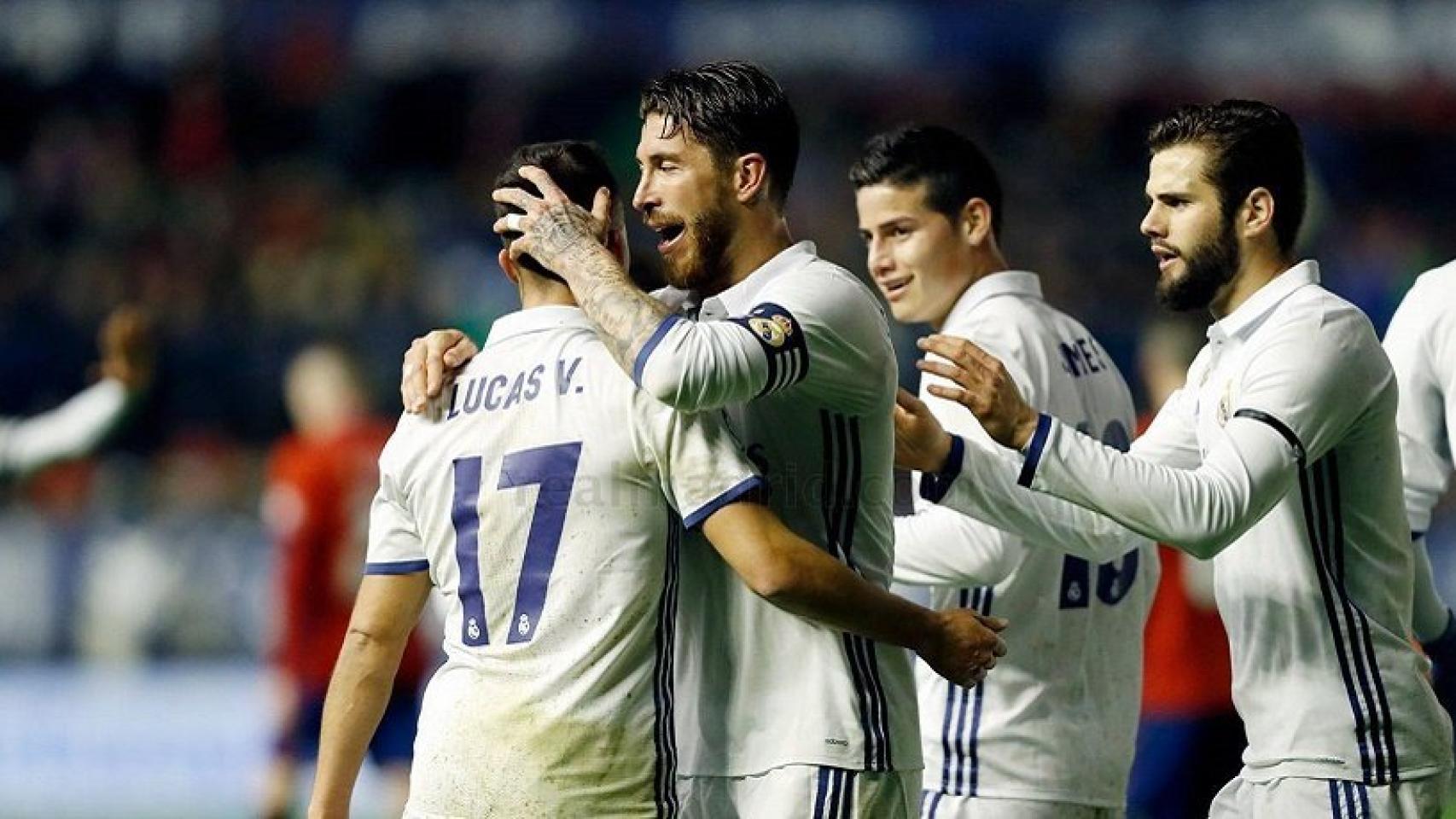 El Real Madrid celebrando uno de los goles a Osasuna