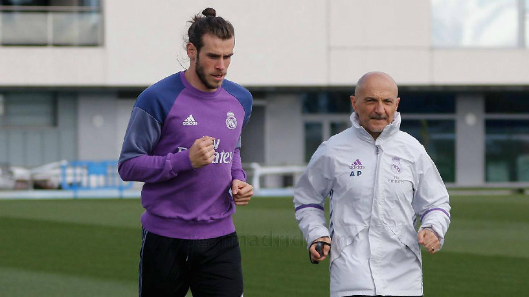 Bale hace carrera continua sobre el césped