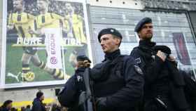 Seguridad cerca del estadio del Dortmund.