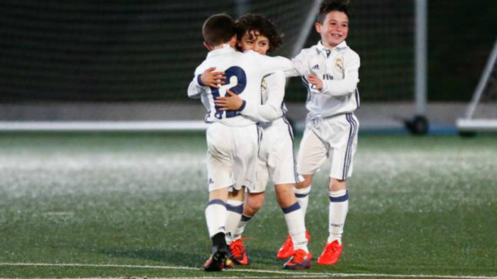 Benjamín del Madrid celebra un gol