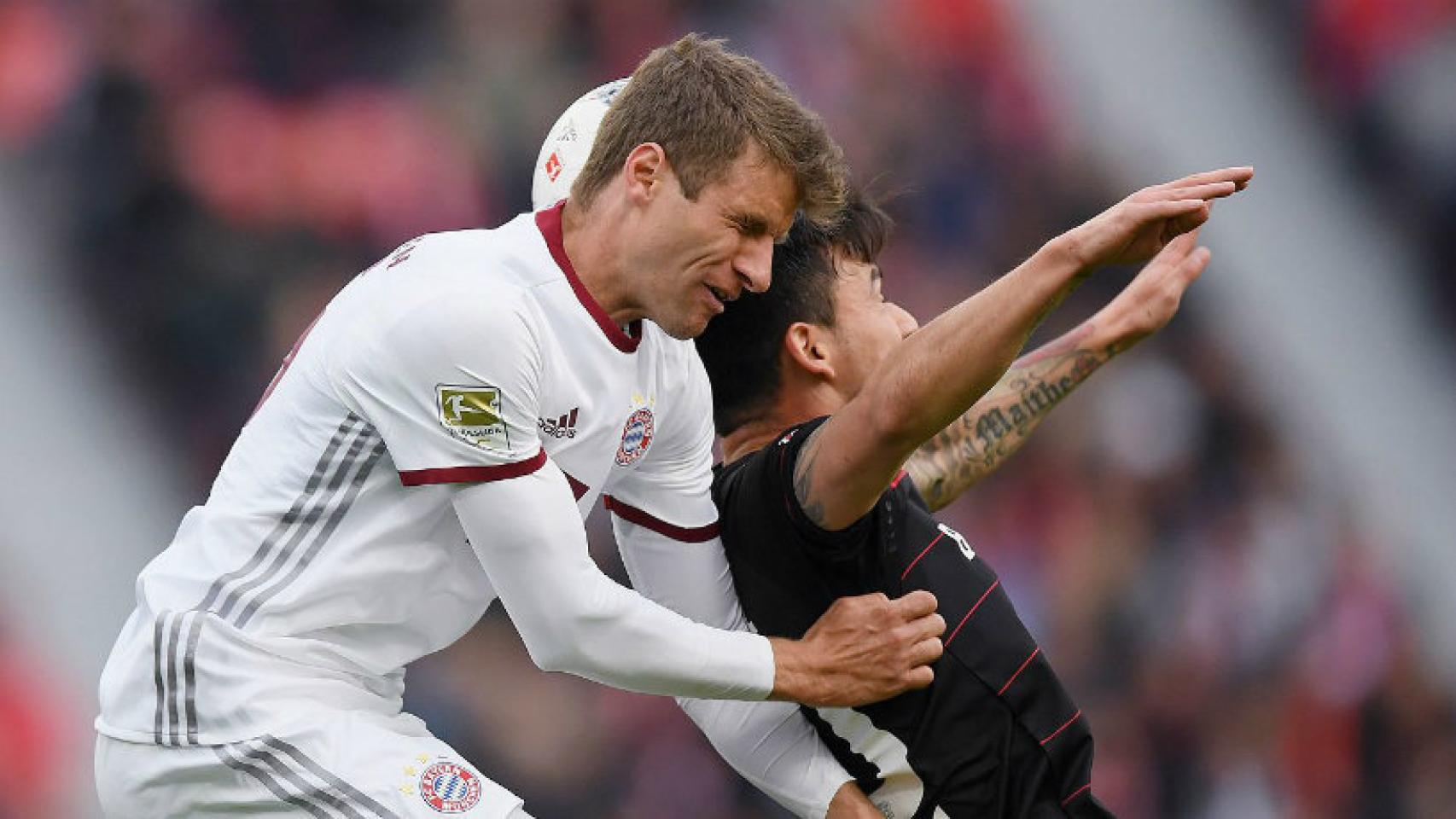 Müller en el encuentro contra el Leverkusen. Foto: Twitter (@FCBayern)