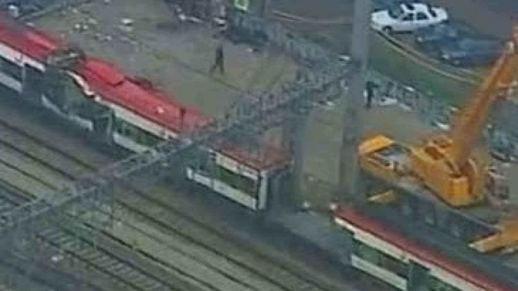 El tren de Téllez, desprovisto de su mobiliario cercano a los focos, el día 12. Imagen capturada de video emitido por varias televisiones.