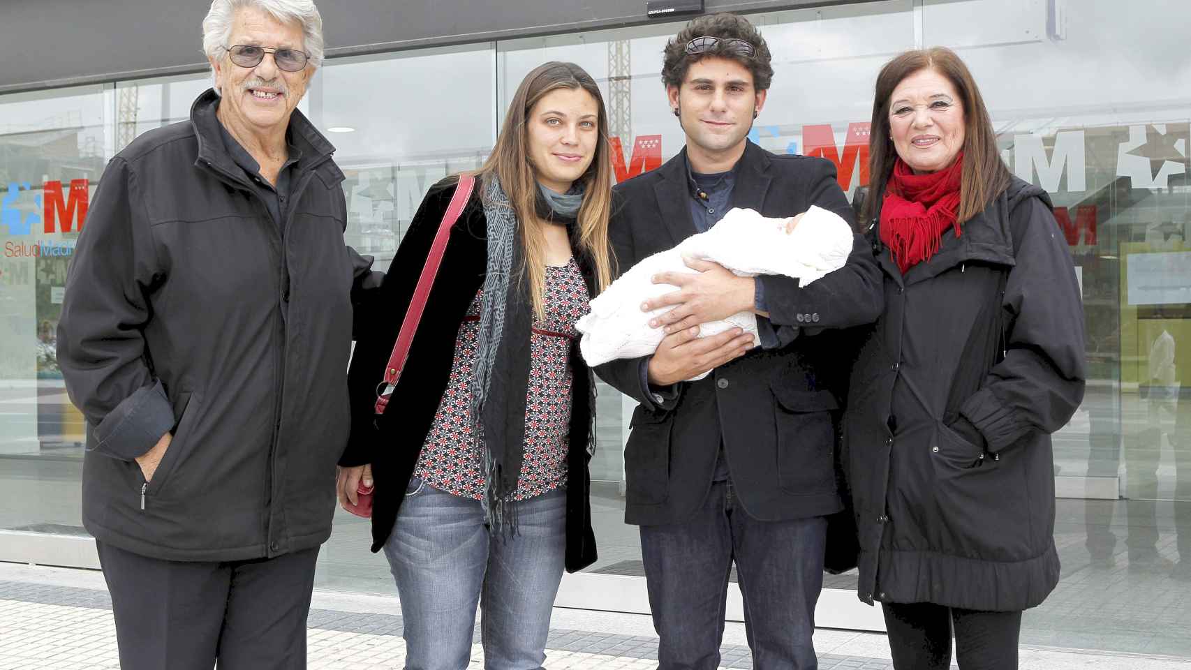 Teresa Rabal y Eduardo Rodrigo tras el nacimiento de uno de sus nietos.