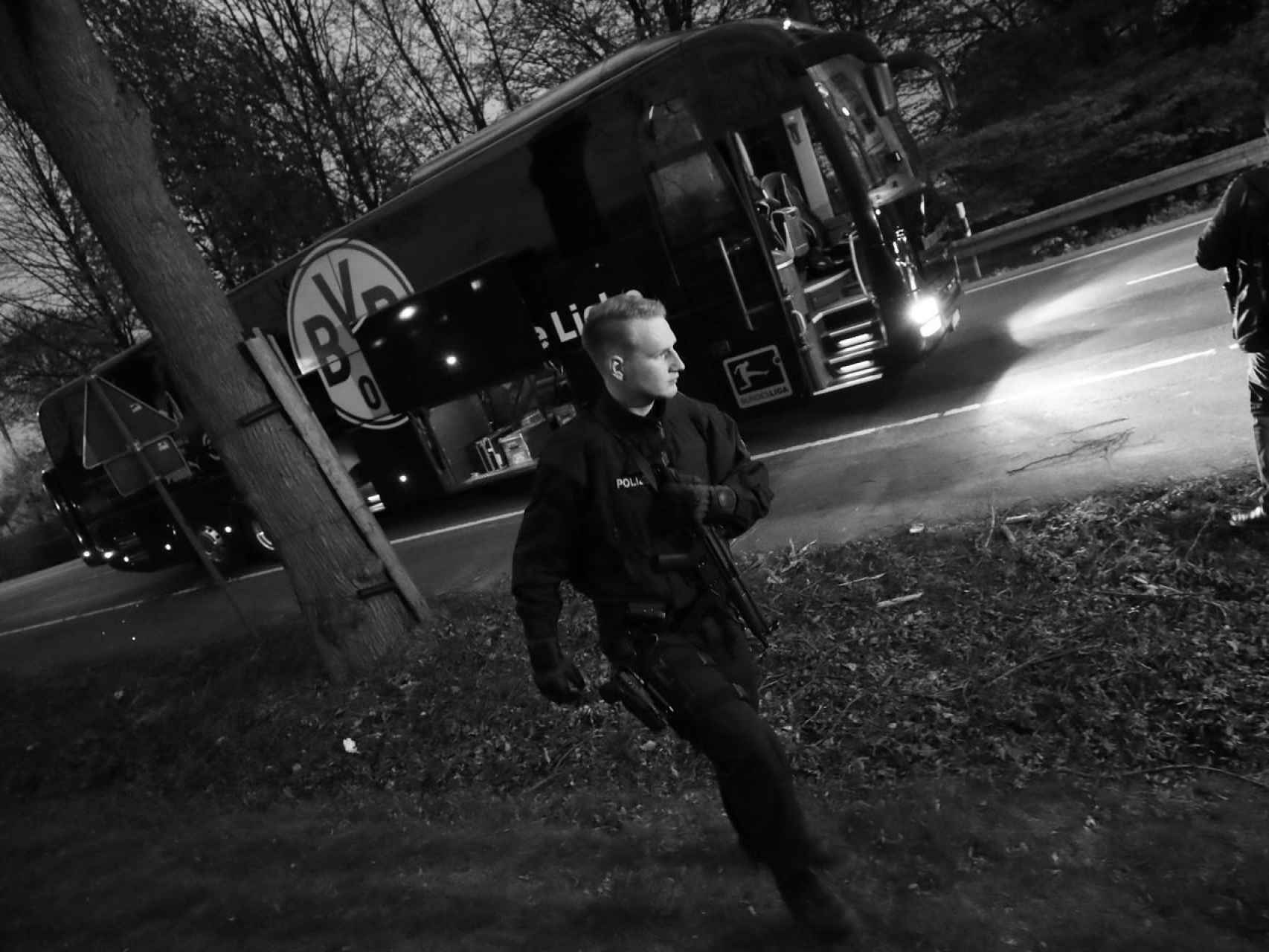 Así quedó el autobús del Dortmund después del ataque. Reuters.