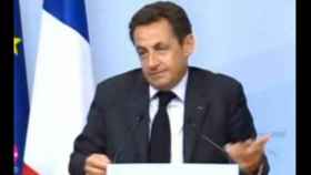 Los extraños gestos del presidente francés.