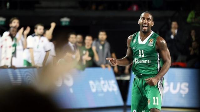 Brad Wanamaker en un partido de la presente Euroliga.