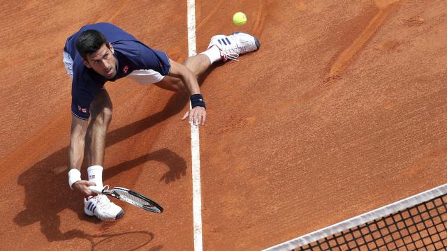 Djokovic, durante su debut en Montecarlo contra Simon.