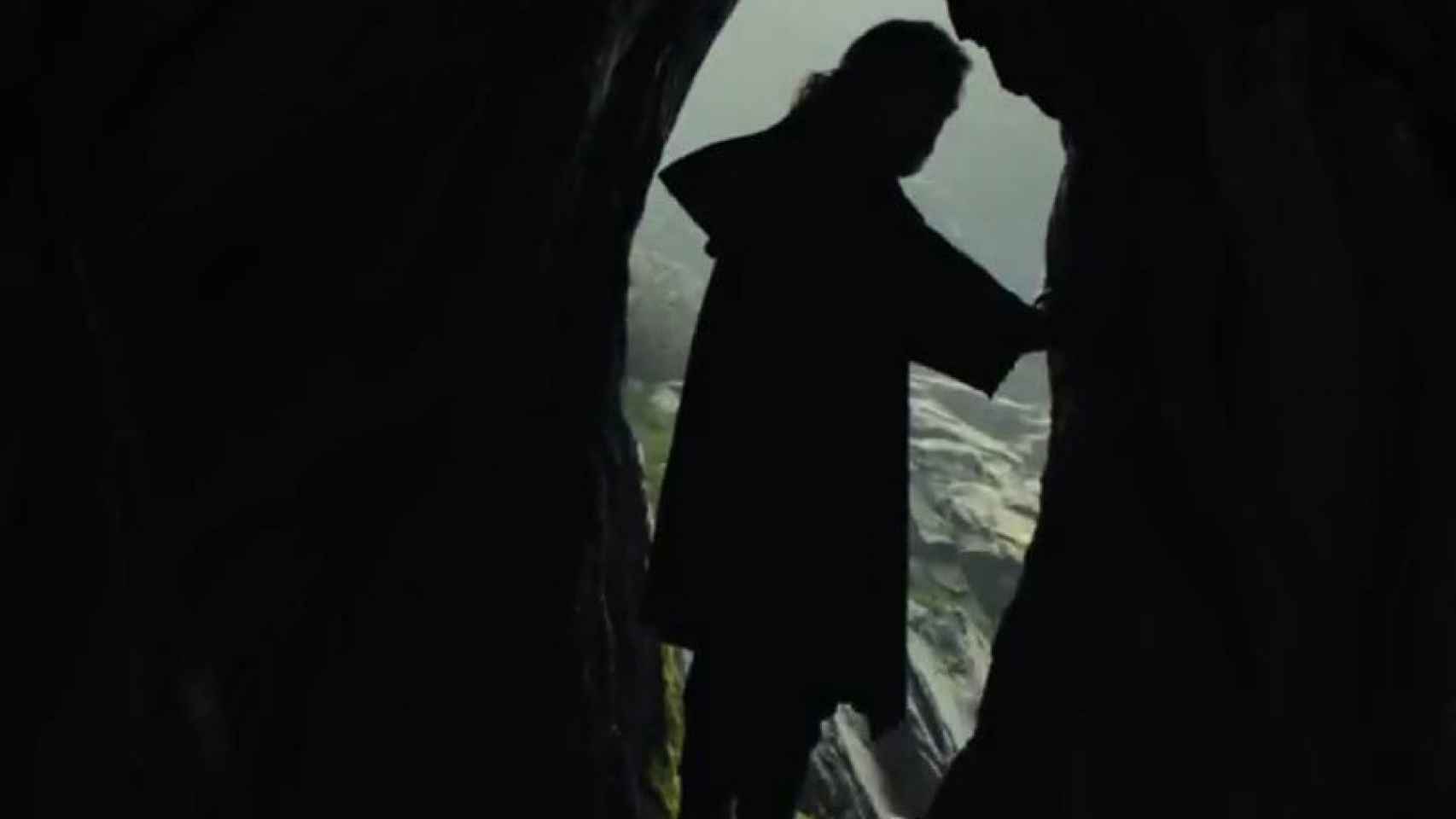 Luke Skywalker en la penumbra en el teaser trailer.