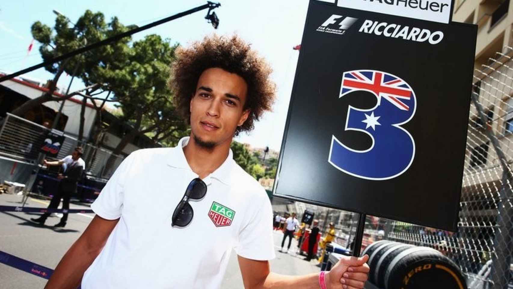 Uno de los azafatos presentes en el GP de Mónaco de F1 de 2014.