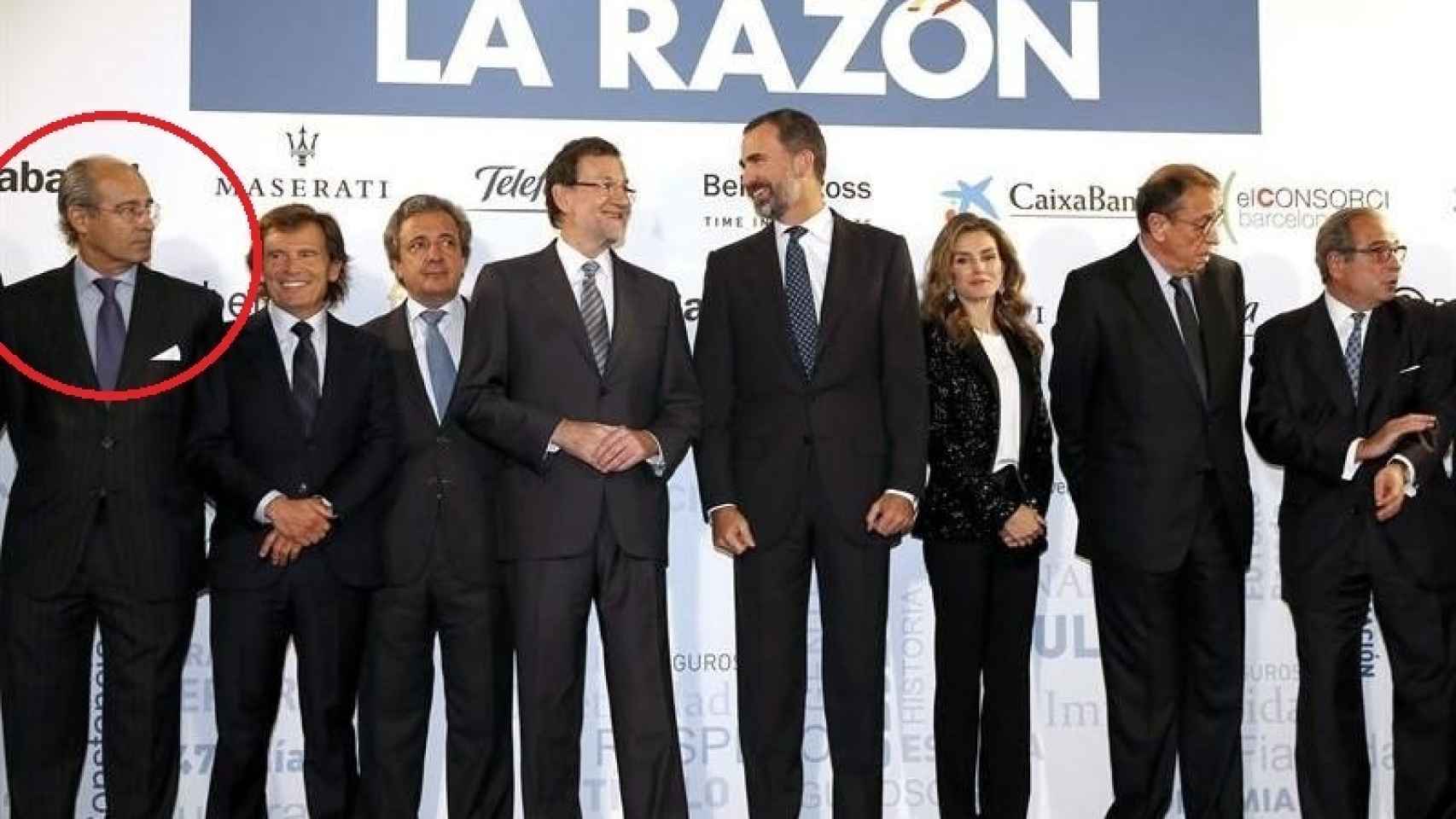 Rodríguez Sobrino (a la izquierda de la imagen) posa junto a los reyes y Mariano Rajoy.