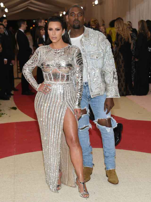 Kim Kardashian junto a su esposa Kanye West en la gala Met del pasado año.
