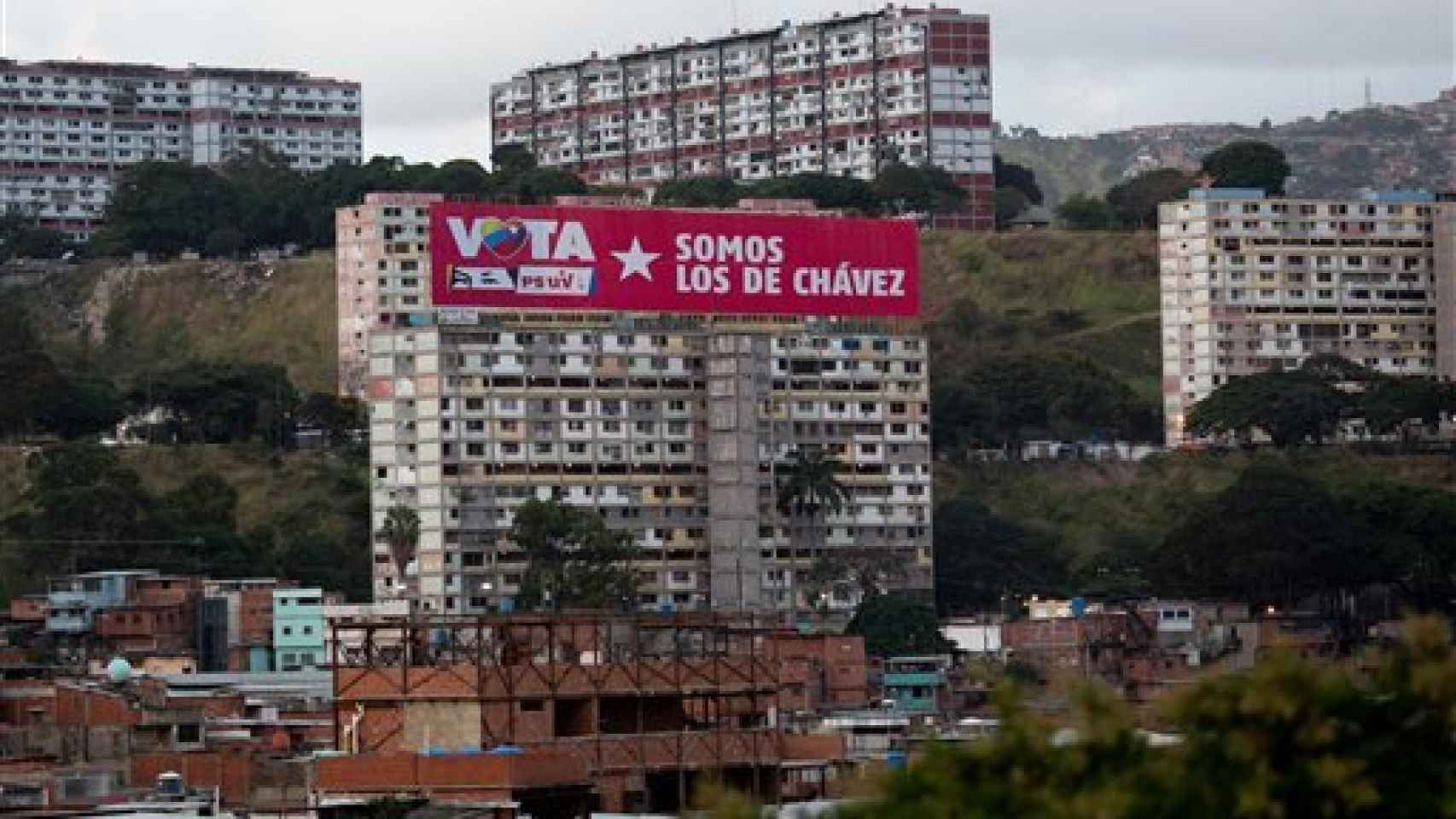 En el Barrio 23 de Enero de Caracas (Venezuela) los colectivos chavistas asumen el control imponiendo su propia ley y sostenidos por las armas.