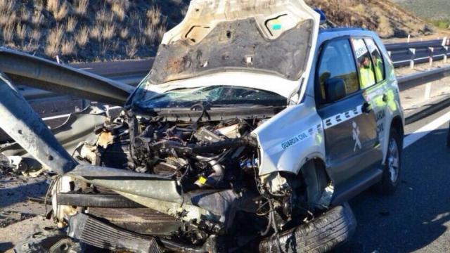 Estado en el que quedó el coche de la Guardia Civil embestido el pasado 11 de marzo en San Roque.