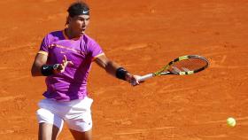 Nadal, golpeando con el drive