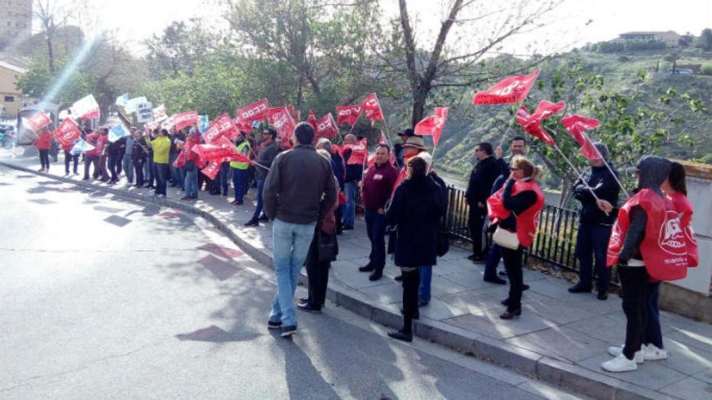 Manifestación de los vigilantes ante las Cortes.