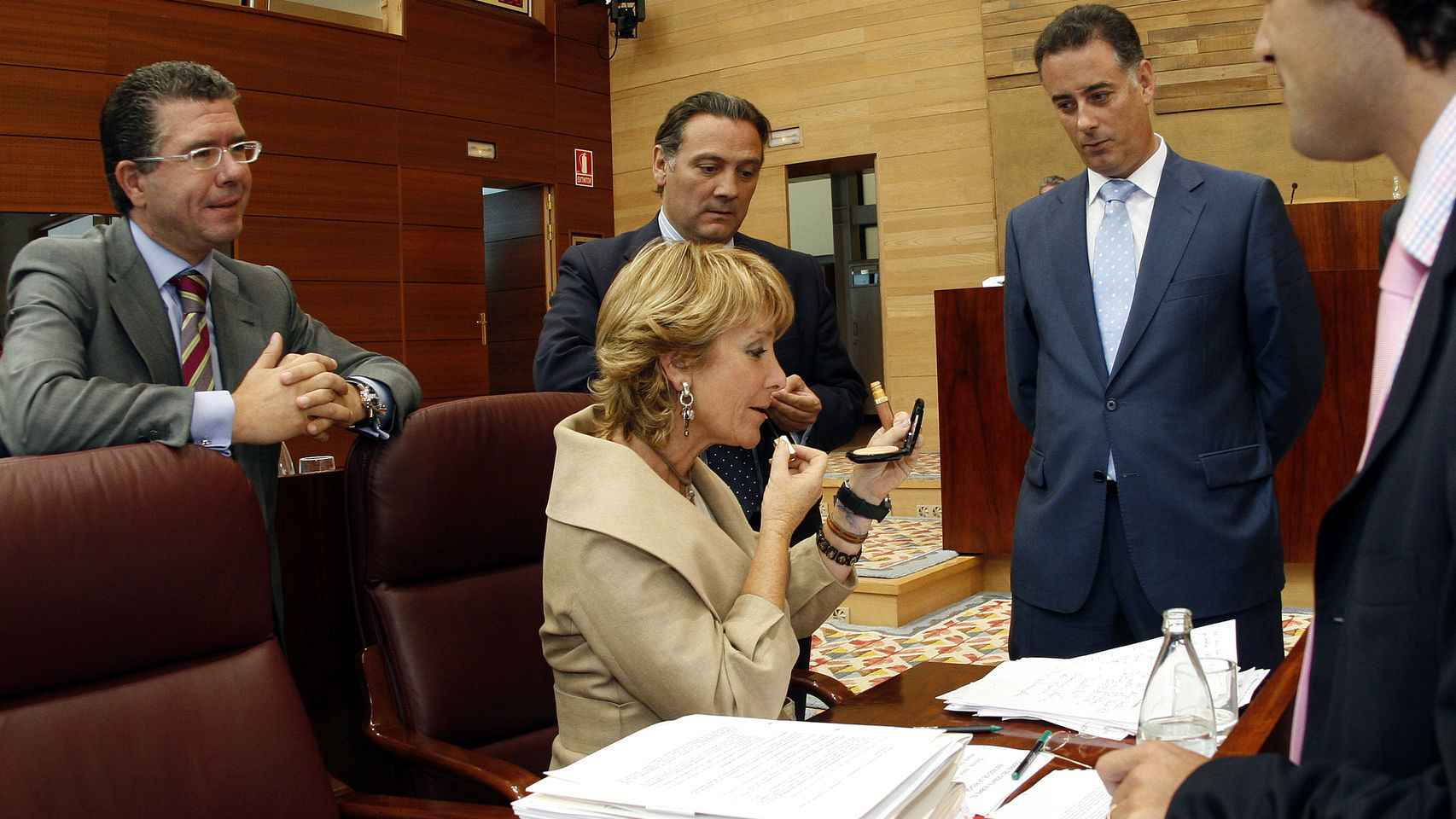 Esperanza Aguirre, entonces presidenta de la Comunidad de Madrid, junto a sus consejeros.