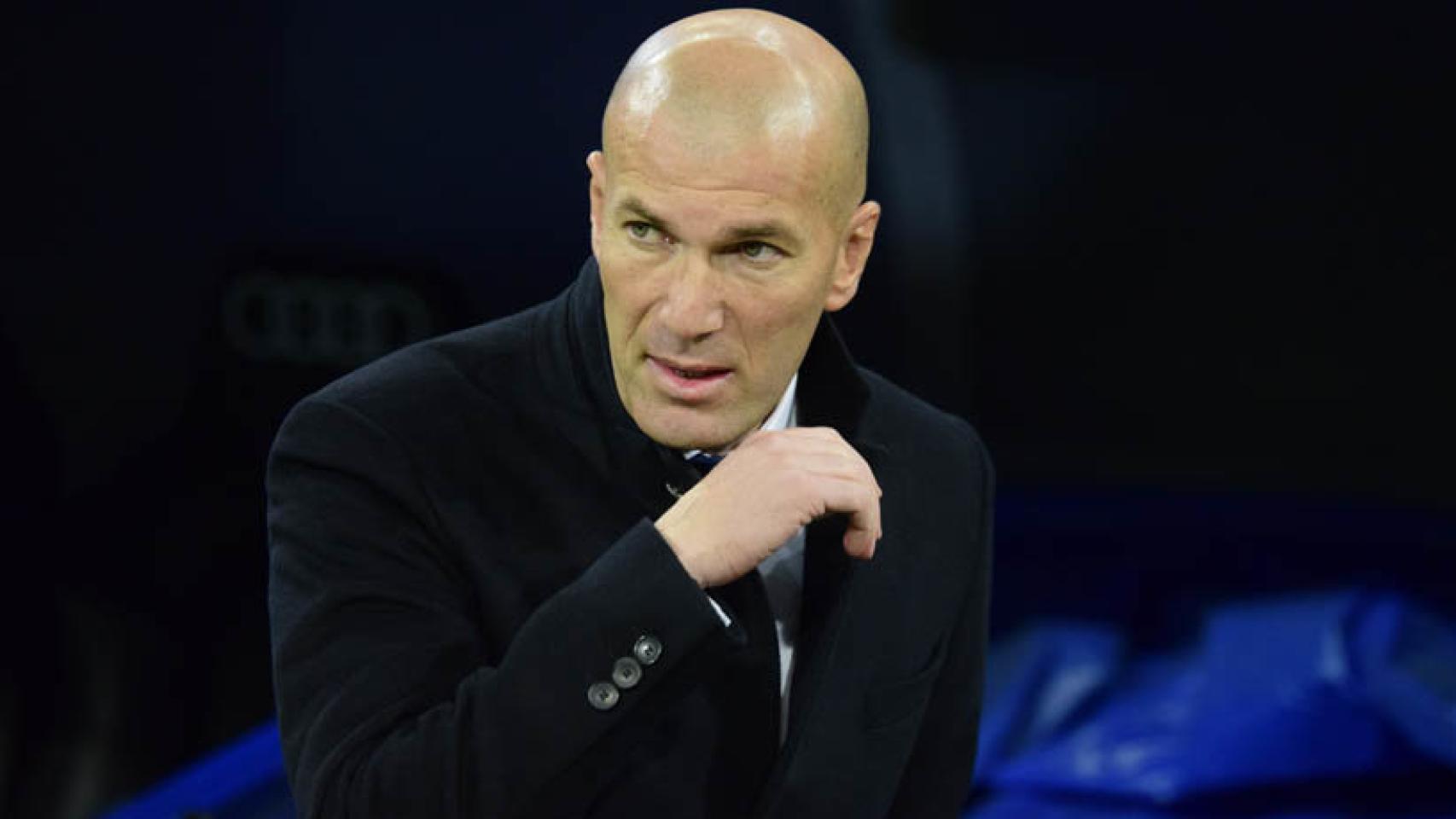 Zidane, en el banquillo. Foto: Lucía Contreras/El Bernabéu