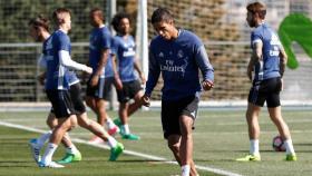 Varane regresa a los entrenamientos // realmadrid.com