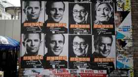 Carteles de propaganda de varios de los candidatos a las presidenciales en una calle de París.