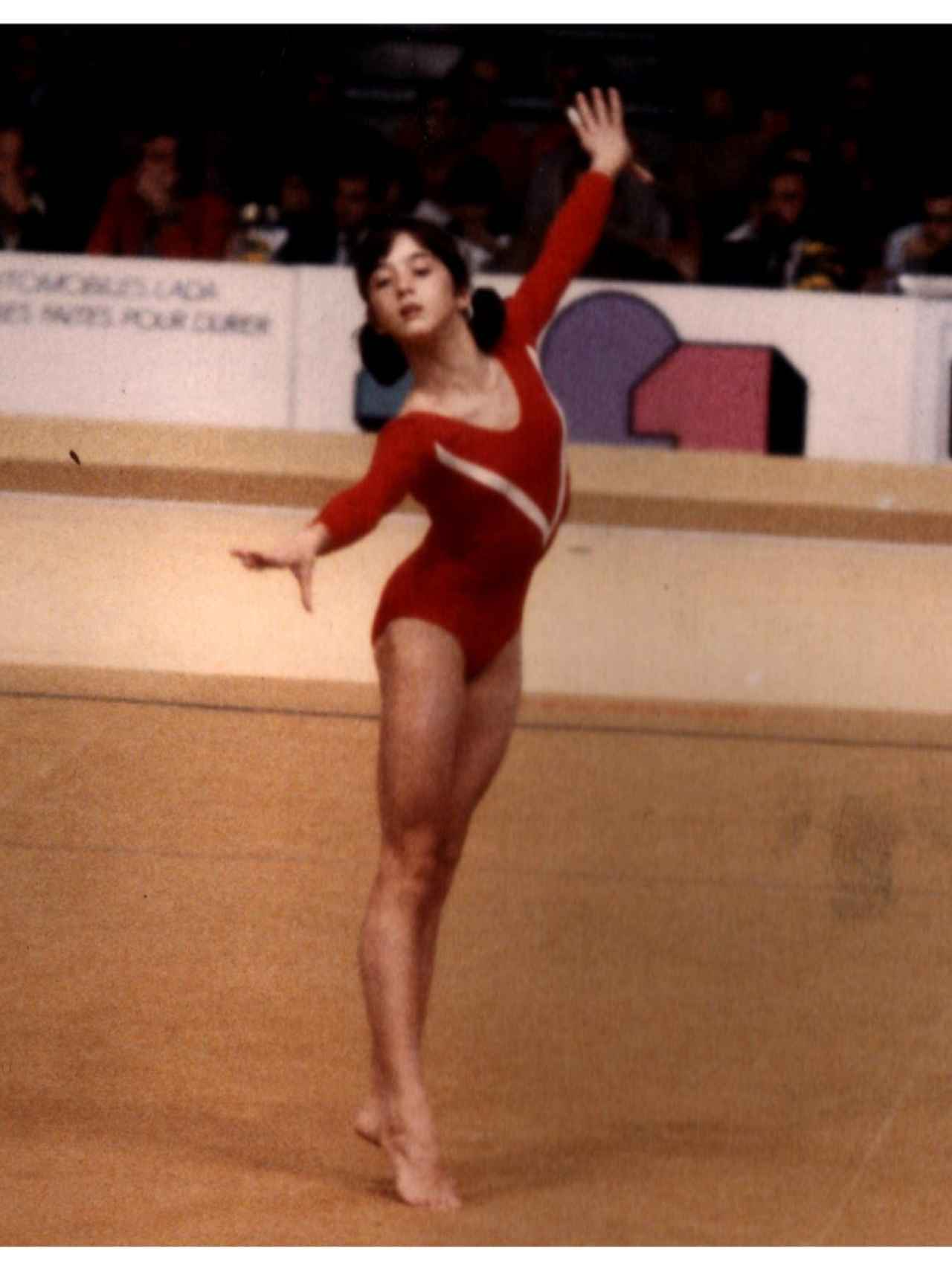 Gloria Viseras durante su etapa como integrante del equipo español de gimnasia artística