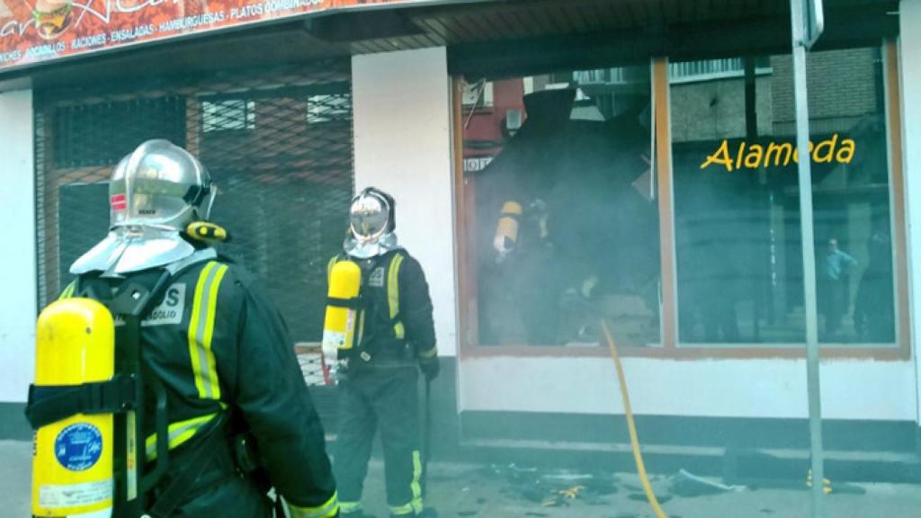 Valladolid-incendio-bomberos-bar-la-rubia