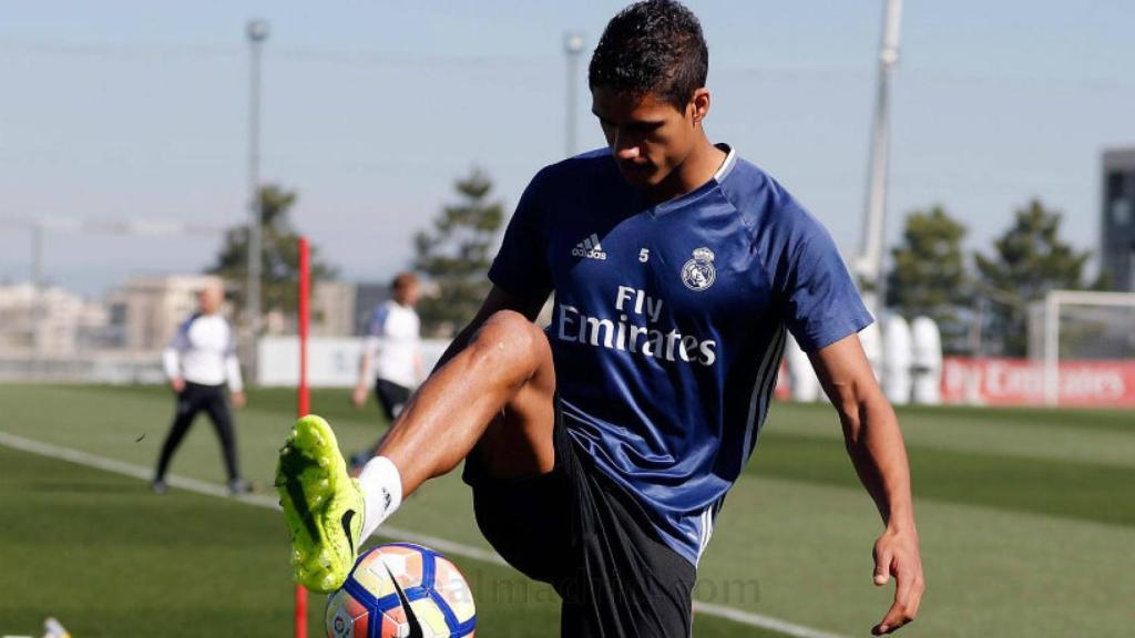 Varane sigue su proceso de recuperación