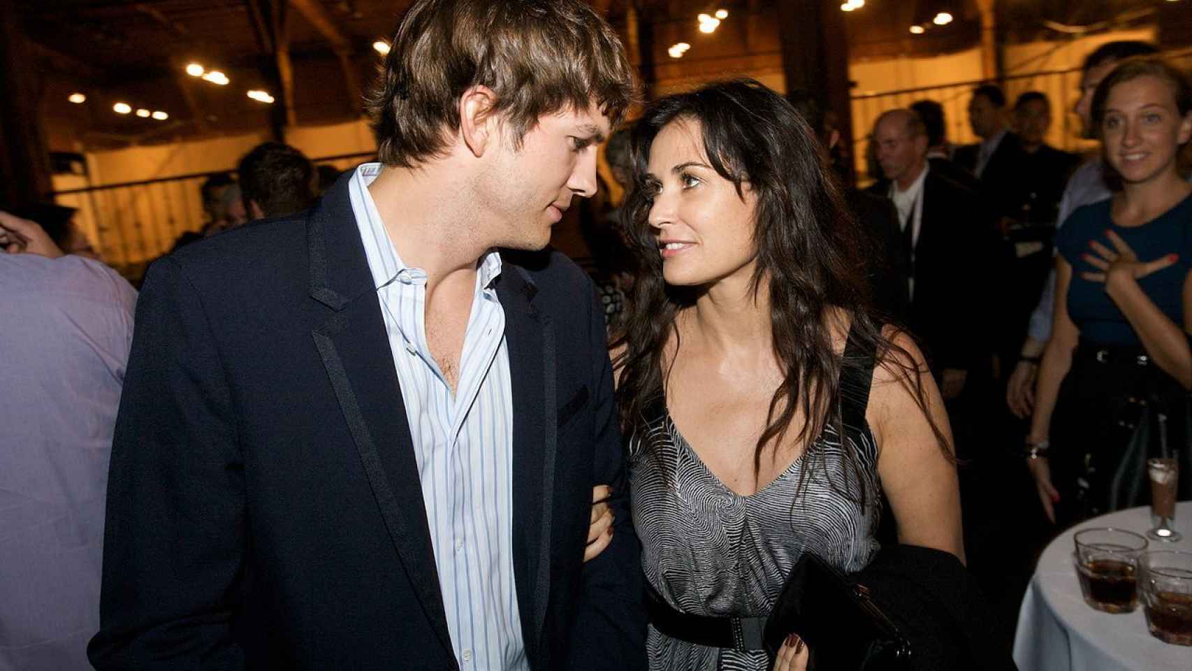 Ashton Kutcher y su pareja, Demi Moore.