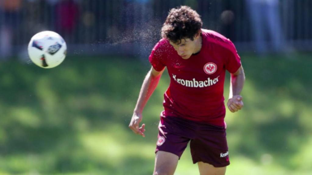 Vallejo entrena con el Eintracht. Foto: Instagram (@eintrachtfrankfurt)