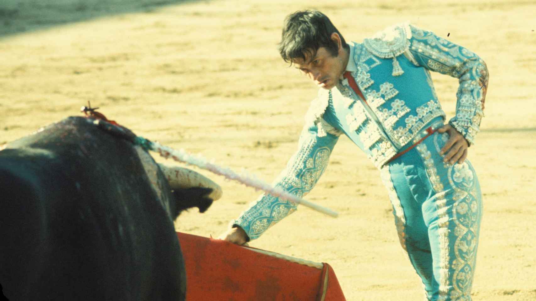 Palomo Linares durante una faena en la década de 1970.